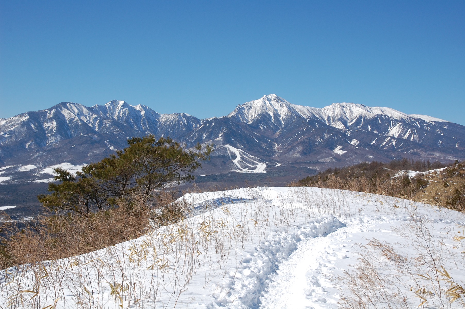 飯盛山は八ケ岳の展望台　雪山ハイキング最高！